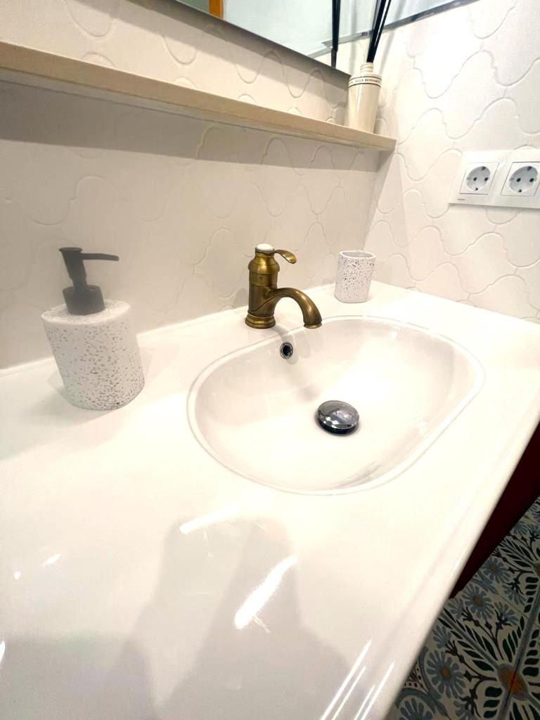 Esmeralda Apartment With Free Private Underground Parking Valência Exterior foto